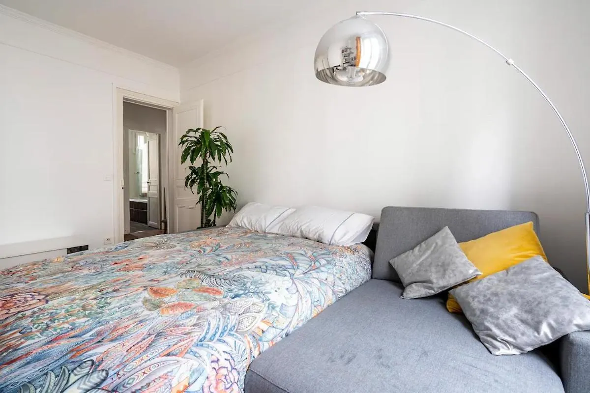 Nice And Cozy Parisian Apartment France