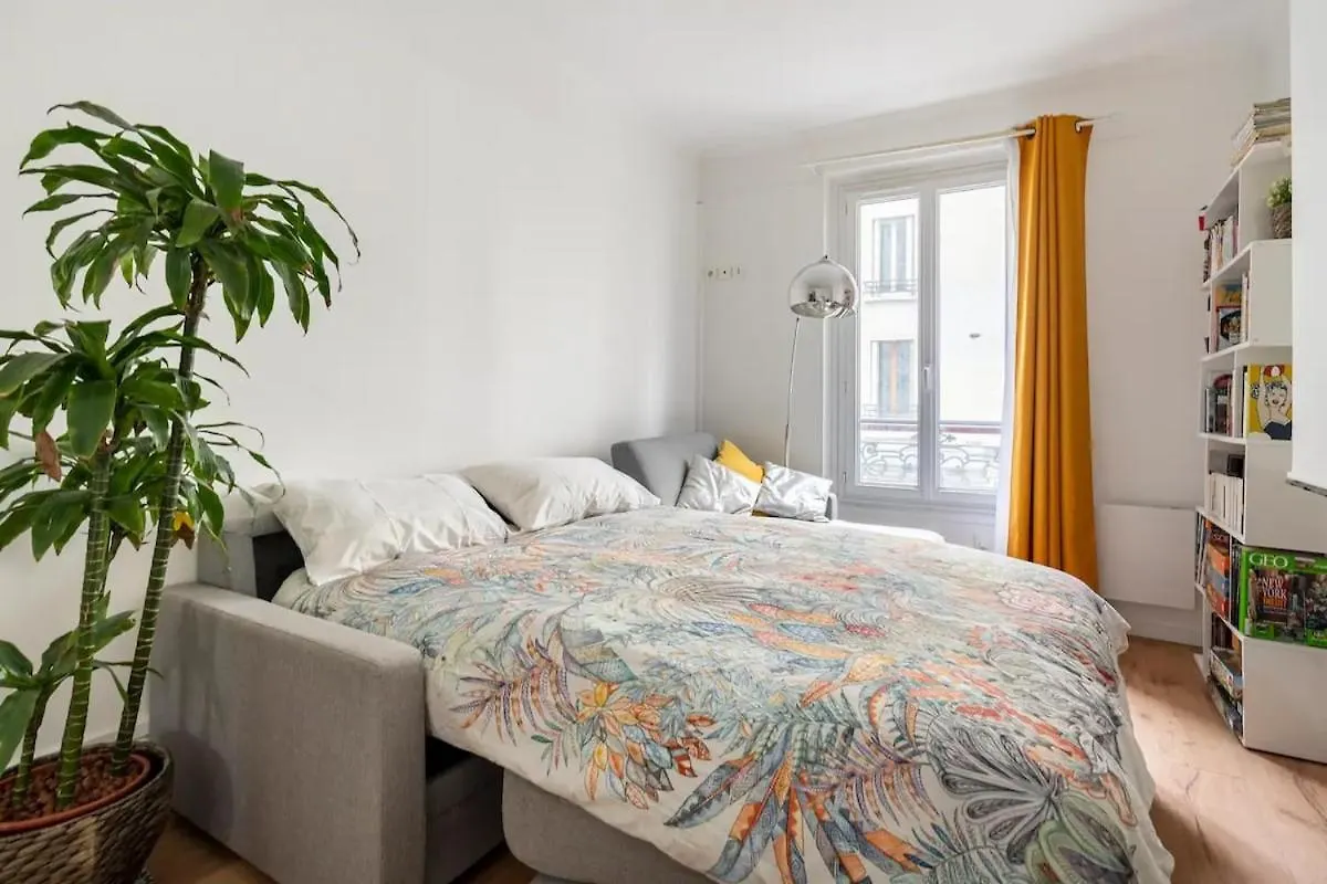 Nice And Cozy Parisian Apartment